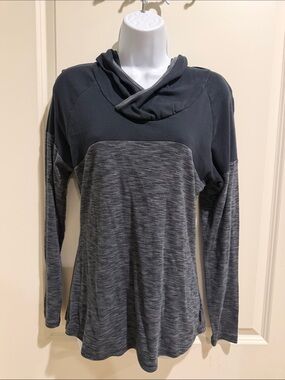 Casual Two-Tone Hooded Tunic Top in Charcoal and Heather Gray